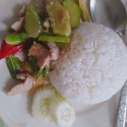 หมูสดคะน้าน้ำมันหอยราดข้าวไข่ดาวหอมสุดๆ