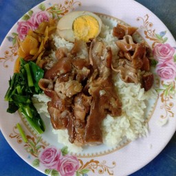 ข้าวขาหมูคากิ ไส้ ไข่