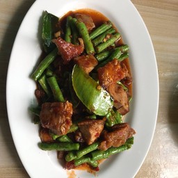 ผัดพริกแกงหมูกรอบ