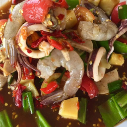 ตำกุ้งสดหมึกหมูยอหน่อไม้