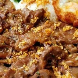 ข้าวเนื้อทอดกระเทียมพริกไท+ดาว