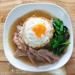 ราดหน้ายอดผักนายเคี้ยงเอ็มไพร์ปากเกร็ด ปากเกร็ด