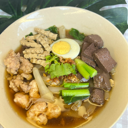ก๋วยจั๊บเส้นใหญ่หมูเด้ง