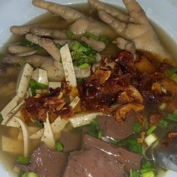 ก๋วยจั๊บตีนไก่