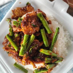 ลูกชิ้นปิ้งและอาหาร