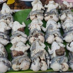 ไอ้หนวดขมวดคิ้วตลาดนัดสวนน้ำ