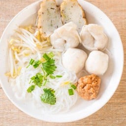 ก๋วยเตี๋ยวไก่มะระแม่เป้สูตรเข้มข้น ปั๊มบางจากวุฒากาศ