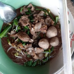 ก๋วยเตี๋ยวหมูตุ๋น