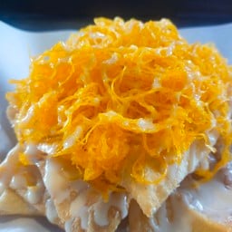 โรตีกรอบฝอยทองราดนม