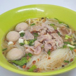 ก๋วยเตี๋ยวลูกชิ้นเนื้อสด