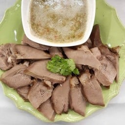 หมูอบโอ่ง&หางหมูอบกรอบ by อบในโอ่ง
