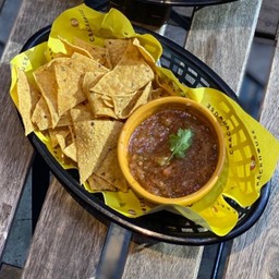 Chipotle salsa & Tortilla chips