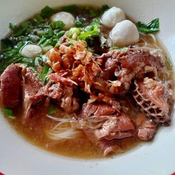 ก๋วยเตี๋ยวเนื้อตุ๋น พิเศษ