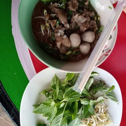 ก๋วยเตี๋ยวเนื้อตุ๋น