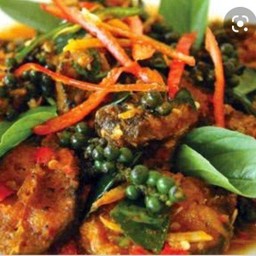 ปลาดุกผัดเผ็ด