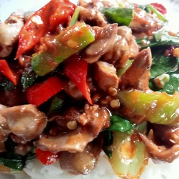 ผัดพริกแกงเครื่องในไก่(ราดข้าว)