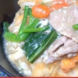 ราดหน้าหมูหมักใส่ไข่