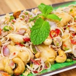 ยำตะไคร้ไก่กรอบโบราณ