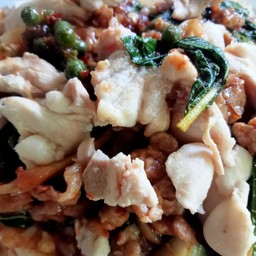 ผัดขี้เมาไก่(ราดข้าว)