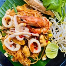 ผัดไทยหอยทอด แมงปอ ปากน้ำ