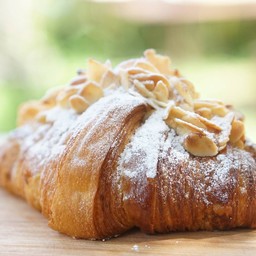 อัลมอนด์ ครัวซองต์