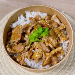 ข้าวหมูกระเทียม กับข้าวบ้าน