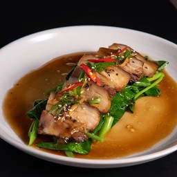 คะน้าหมูชาชูซอสผัดขิง