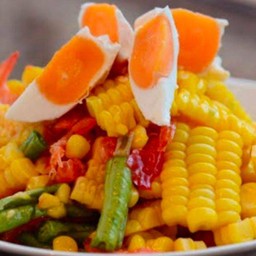 ยำข้าวโพดไข่เค็ม