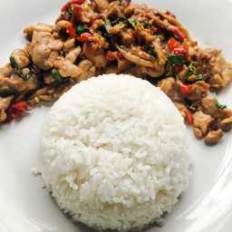 ข้าวกะเพราอกไก่