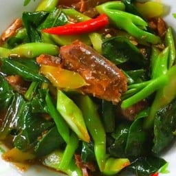 ข้าวคะน้าปลากระป๋อง