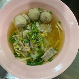 เส้นเล็กเนื้อสดลูกชิ้นน้ำใส