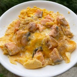 ข้าวไข่ข้นแซลมอน