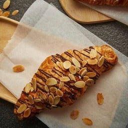 CHOCOLATE CROISSANT