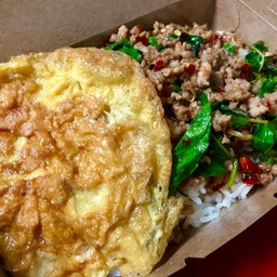 กะเพราหมูสับ+ไข่เจียว