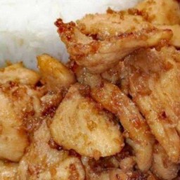 ไก่กระเทียมราดข้าว