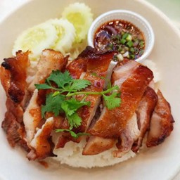 [อร่อยซ่ากับโค้ก] ข้าวไก่ย่างน้ำจิ้มแจ่ว +  โค้ก ออริจินัล (กระป๋อง) 