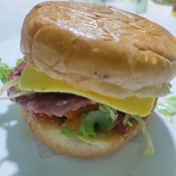 เบอร์เกอร์เนื้อชีส