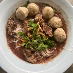 หมี่ขาวเนื้อเปื่อยลูกชิ้นน้ำตกพิเศษ
