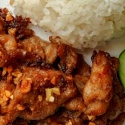 ข้าว หมูทอดกระเทียม