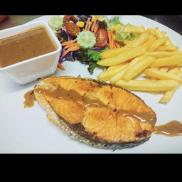 Steak salmon french fries, pepper sauce and salad