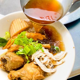 ก๋วยเตี๋ยวไก่ตุ๋น