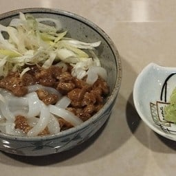 ปลาหมึกซาชิมิ ถั่วหมัก