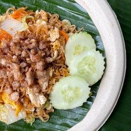 มาม่าผัดต้มยำหมูสับ