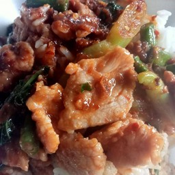 ผัดขี้เมาหมูกรอบ(ราดข้าว)