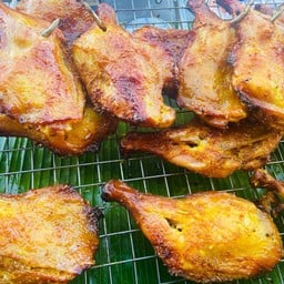 ทอดมันปลา แม่ฉลวย ตลาดสดกะทู้ใหม่
