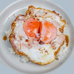 ข้าวไข่ดาวเบคอน