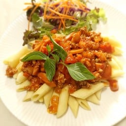 เพนเน่ราดซอสมะเขือเทศไก่สับ