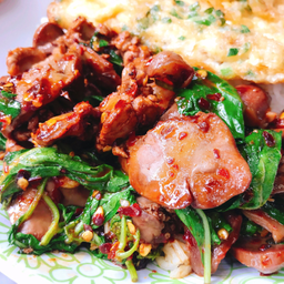 กะเพราเครื่องในไก่ (ใส่กึ๋น)