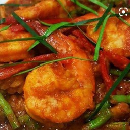 กุ้งปลาหมึกผัดพริกแกงถั่ว