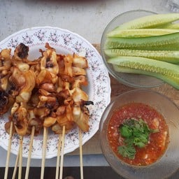 ข้าวขาหมู +ก๋วยเตี๋ยวหมูตุ๋น รสเด็ด ( ร้านก้ามปู ) สาขา 1  กาญจนาภิเษก4